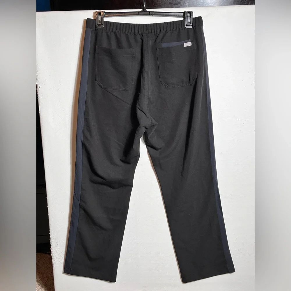 Figs Men's two tone straight leg scrub pants with button and drawstring Large